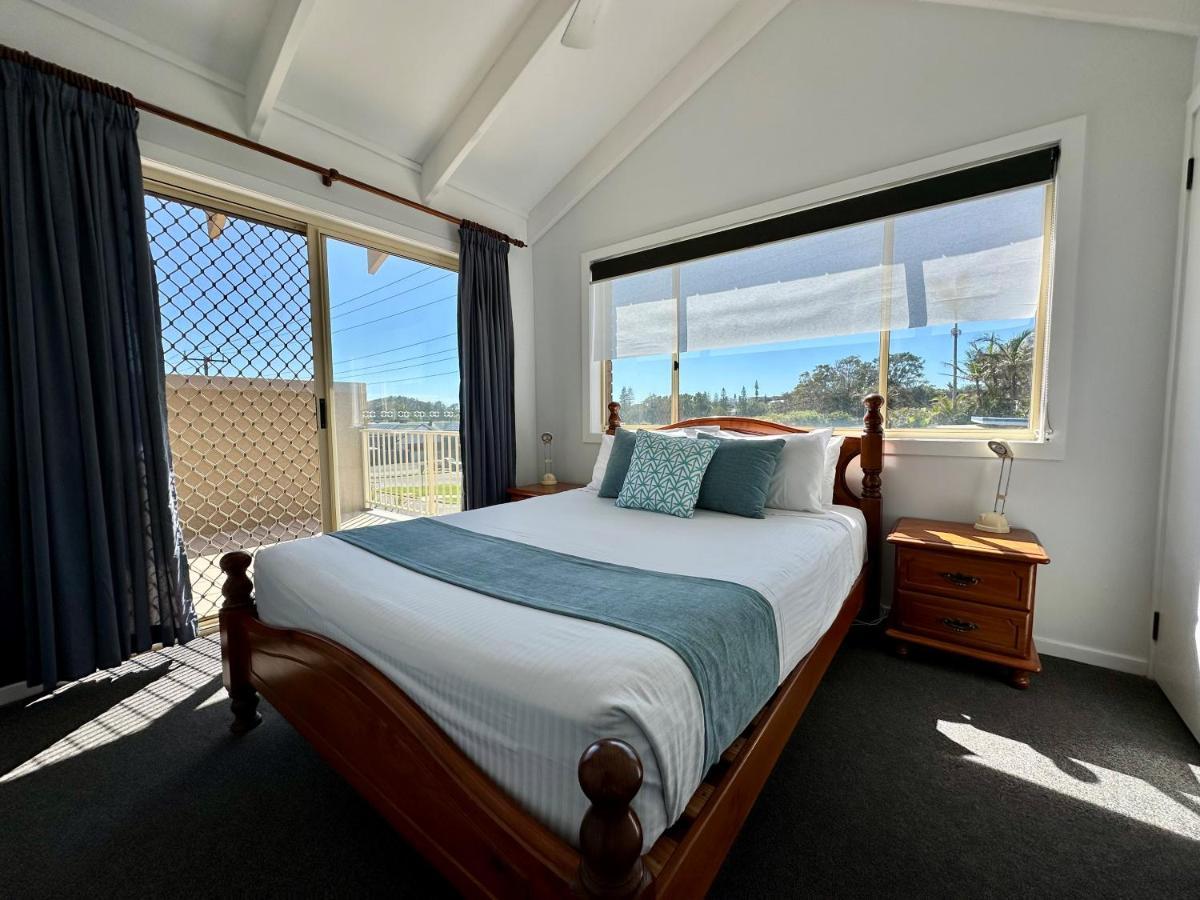 Sunrise By Charlesworth Villa